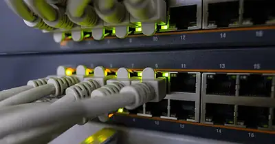 Cómo Optimizar la Red de tu Empresa con Routers y Switches Avanzados 4