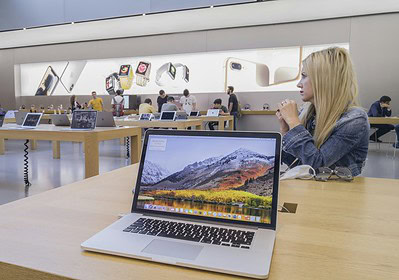 Innovador espacio de exhibición de tecnología Apple en Satbyte.mx.