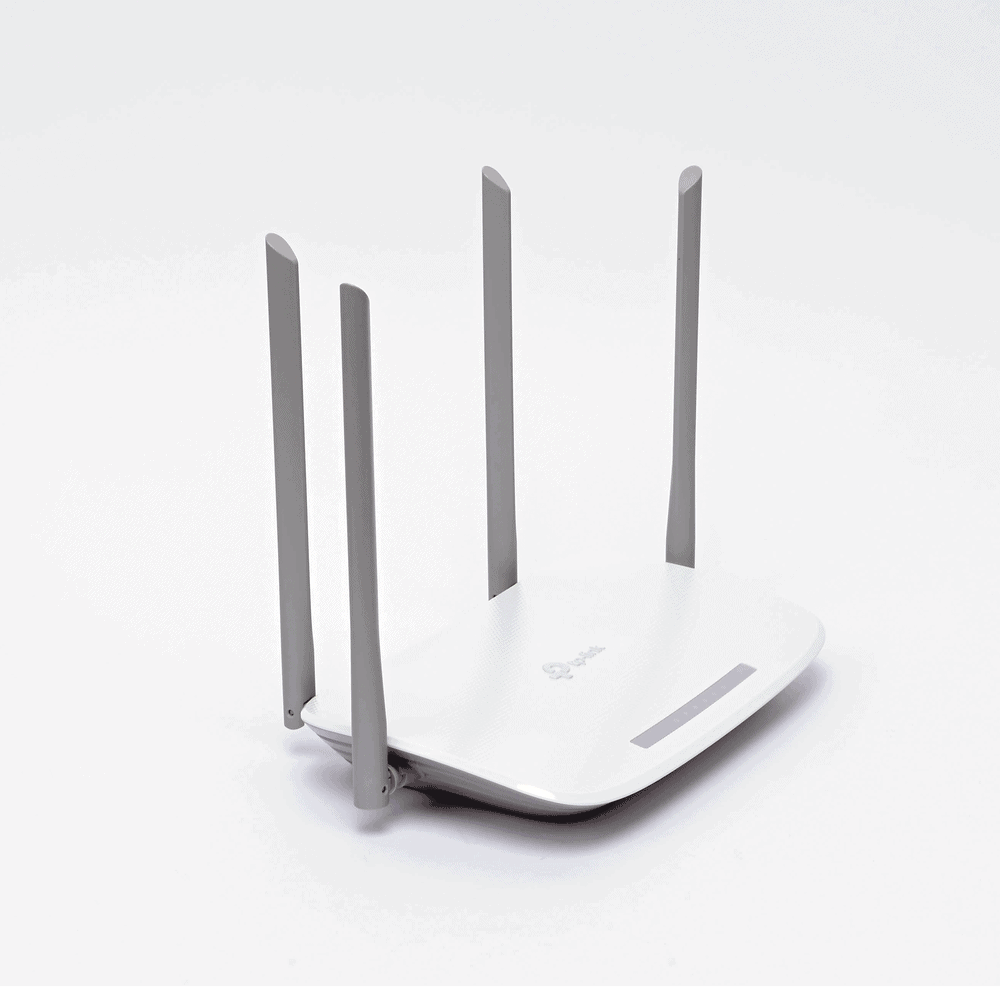 EC220G5-AD-1-l Router Inalámbrico ISP / Doble Banda AC1200 / 4 Antenas Externas / 3 Puertos LAN 10/100/1000 Mbps / 1 Puerto WAN 10/100/1000 Mbps / Compatible con AgiNet Config - AgiNet ACS (herramienta gestión) EC220-G5 2