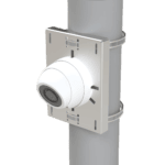Montaje universal galvanizado para instalación de cámaras en poste 2" a 5" color gris galvanizado SYSPM01V3-FRENTE-l