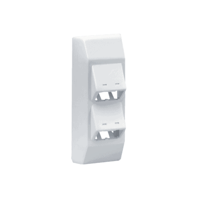 Soporte Con 4 Puertos Mini-Com, Con Bisagras de Instalación a Presión, Para Canaletas T45, Material PVC Rígido, Color Blanco Mate