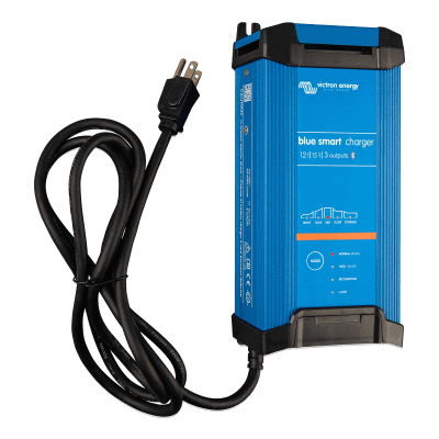 Blue Smart IP22 12/15(1) / Cargador de Baterías 12V, 15A / Para Ambientes Marinos y Terrestres. /  Bancos de 100 a 200 Ah