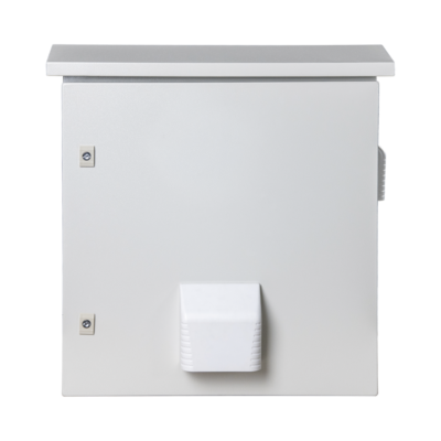 Gabinete Ventilado de Acero IP55 Uso en Exterior (593 x 609 x 399 mm) con Placa Trasera Interior Metálica y Compuerta Inferior Atornillable. Incluye Ventilador, Ventilas, filtros, Montaje Rack 19", Terminal de Tierra Física, Chapas y Ll