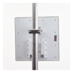 Lector RFID UHF / Alcance Ajustable 3 - 12 m (9.8 - 39.4 ft) / Frecuencia 902-928 MHz FHSS / Antena Integrada 12 dBi / Salida Wiegand 26 Bits / TCP-IP / Control de Acceso Vehicular sec_5_2S1000-136